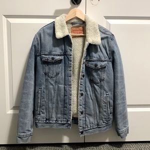 Levi’s vintage fit sherpa trucker jacket